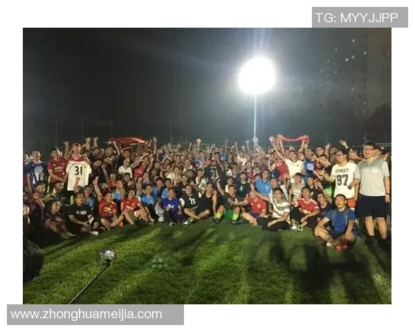 深入分析上海足球队的运营策略与发展模式探讨